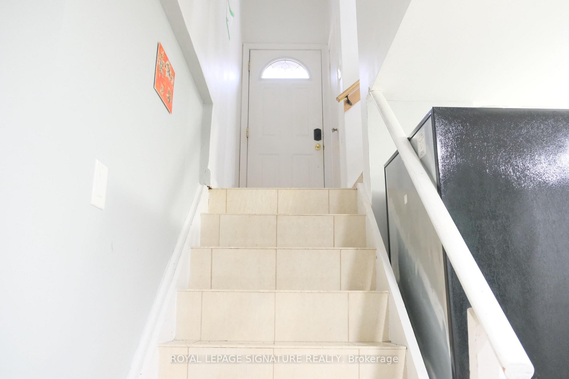 Photo 15 of 11 Blaydon Avenue, North York, Downsview-Roding-CFB — HOMEH