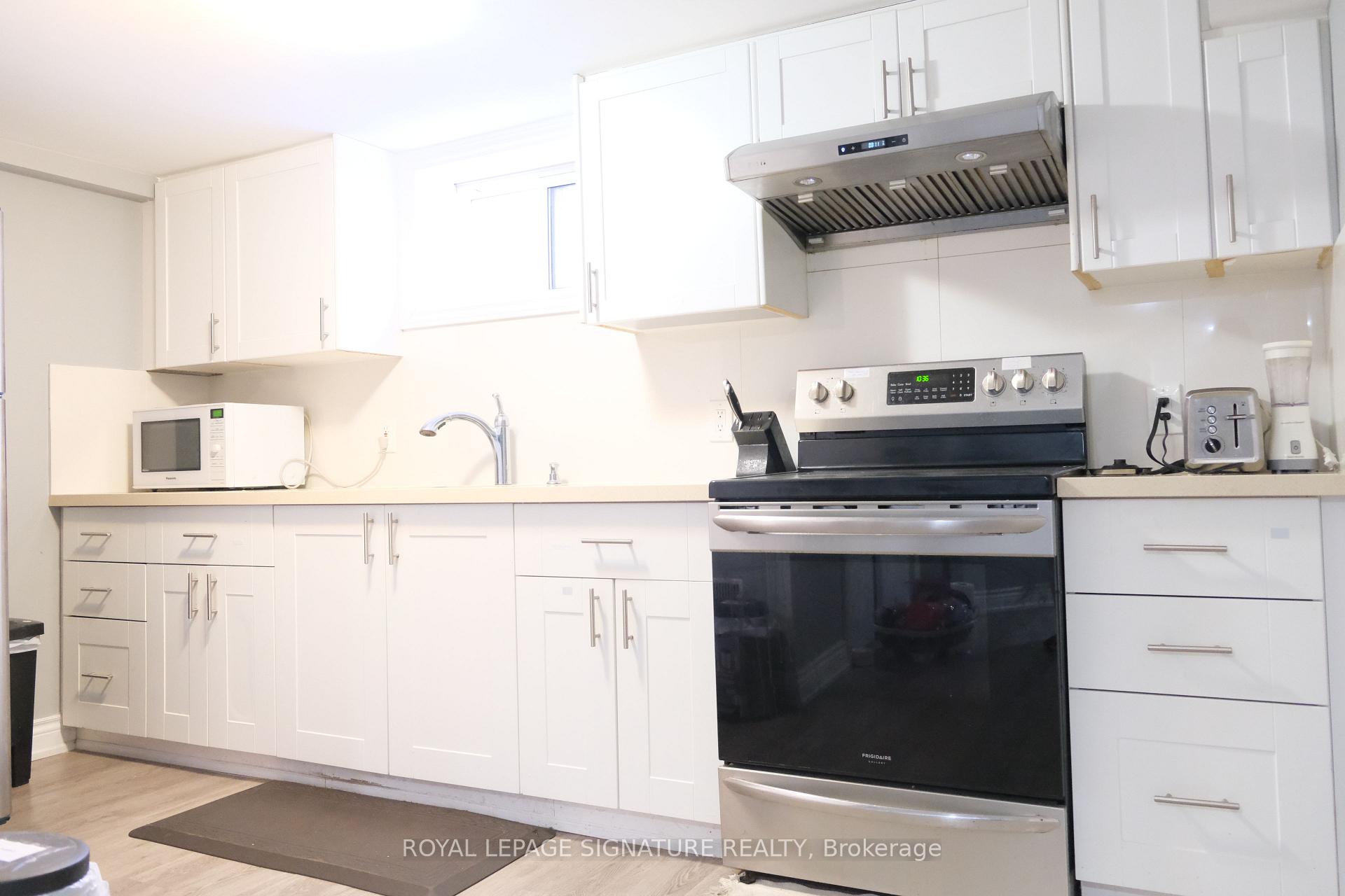Photo 20 of 11 Blaydon Avenue, North York, Downsview-Roding-CFB — HOMEH
