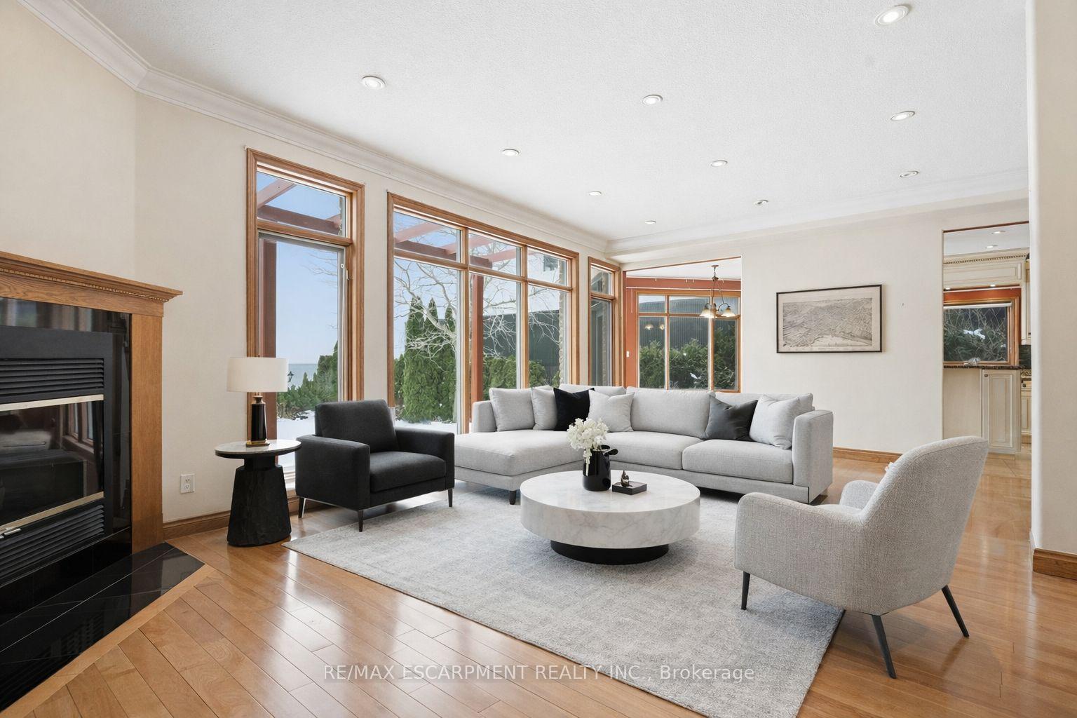 Photo 4 of 4 Lakeside Drive, Hamilton, Lakeshore — HOMEH