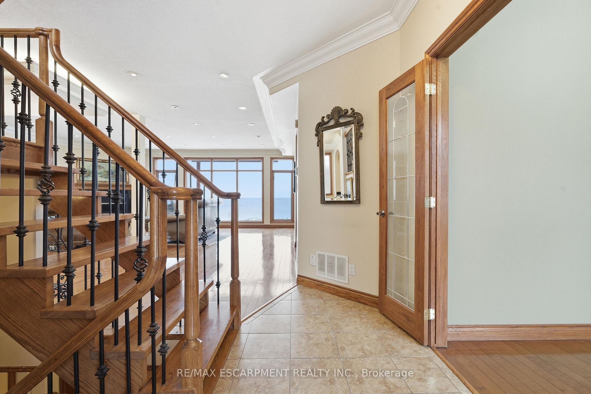 Photo 9 of 4 Lakeside Drive, Hamilton, Lakeshore — HOMEH