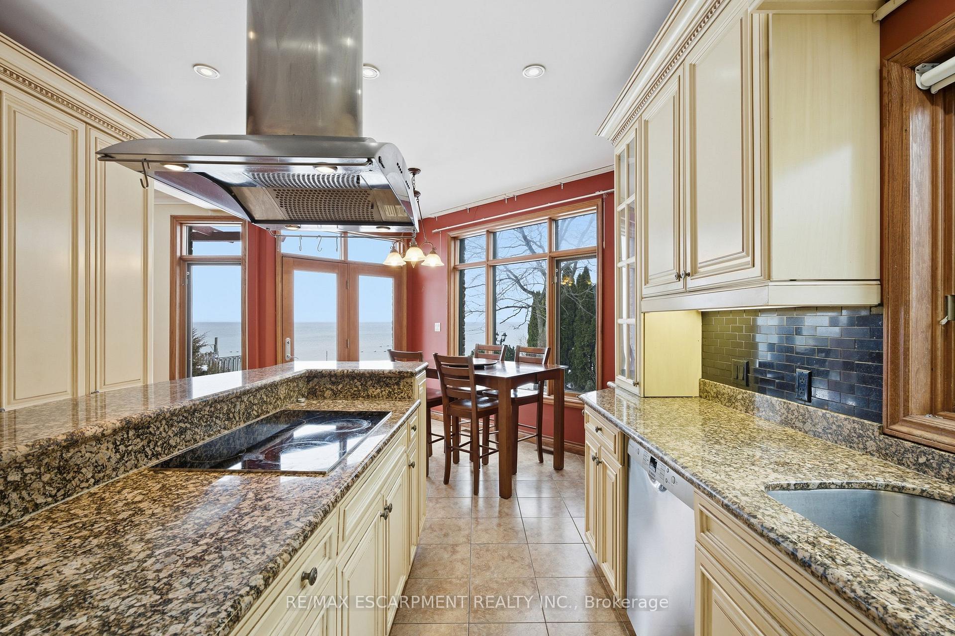 Photo 11 of 4 Lakeside Drive, Hamilton, Lakeshore — HOMEH