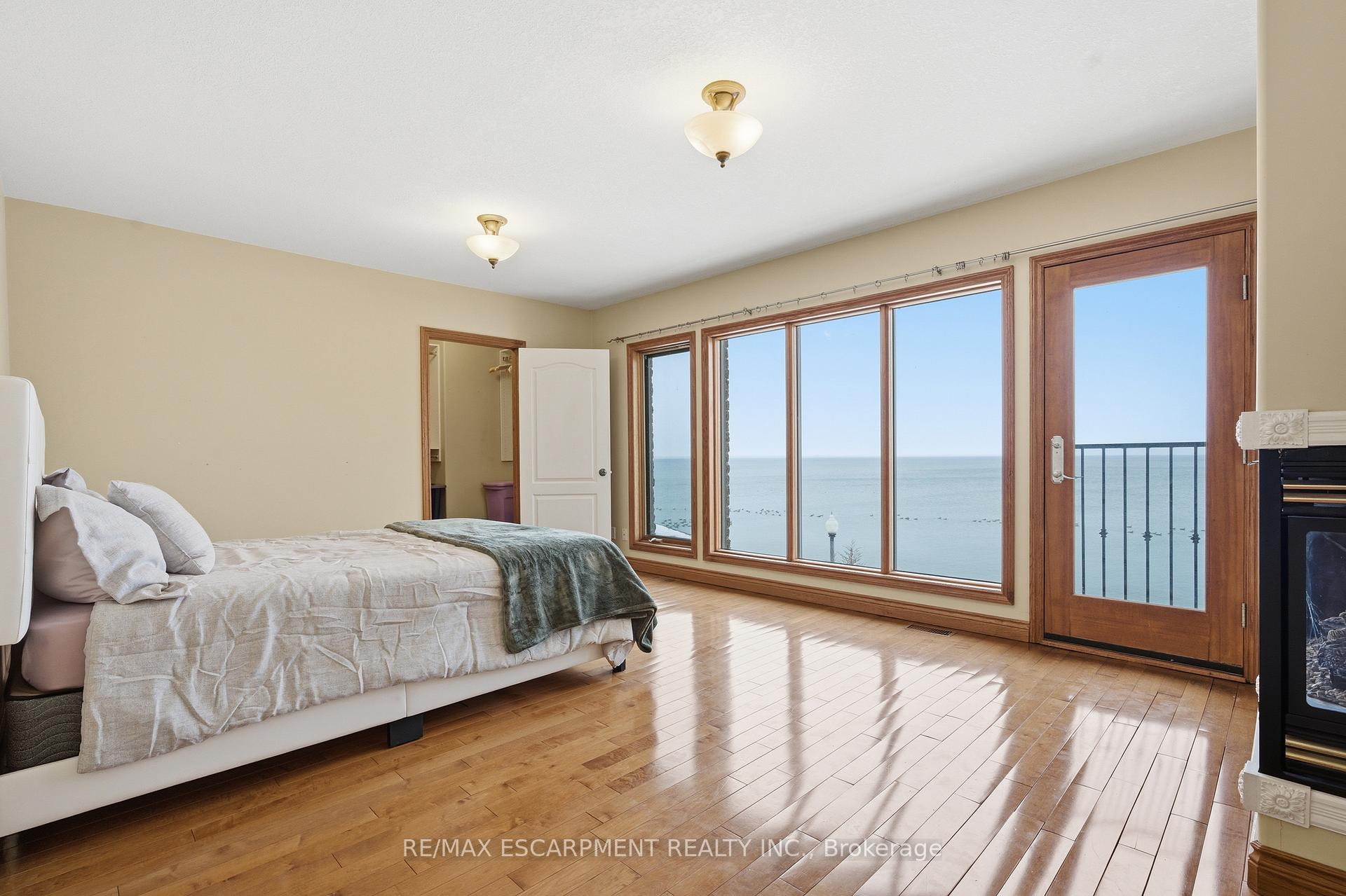 Photo 18 of 4 Lakeside Drive, Hamilton, Lakeshore — HOMEH