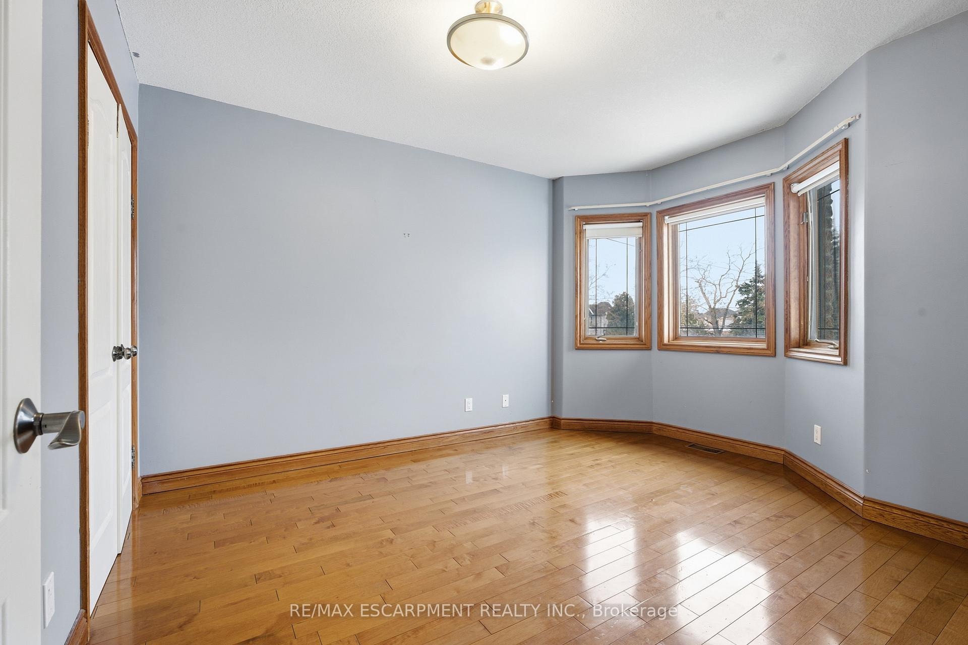 Photo 40 of 4 Lakeside Drive, Hamilton, Lakeshore — HOMEH