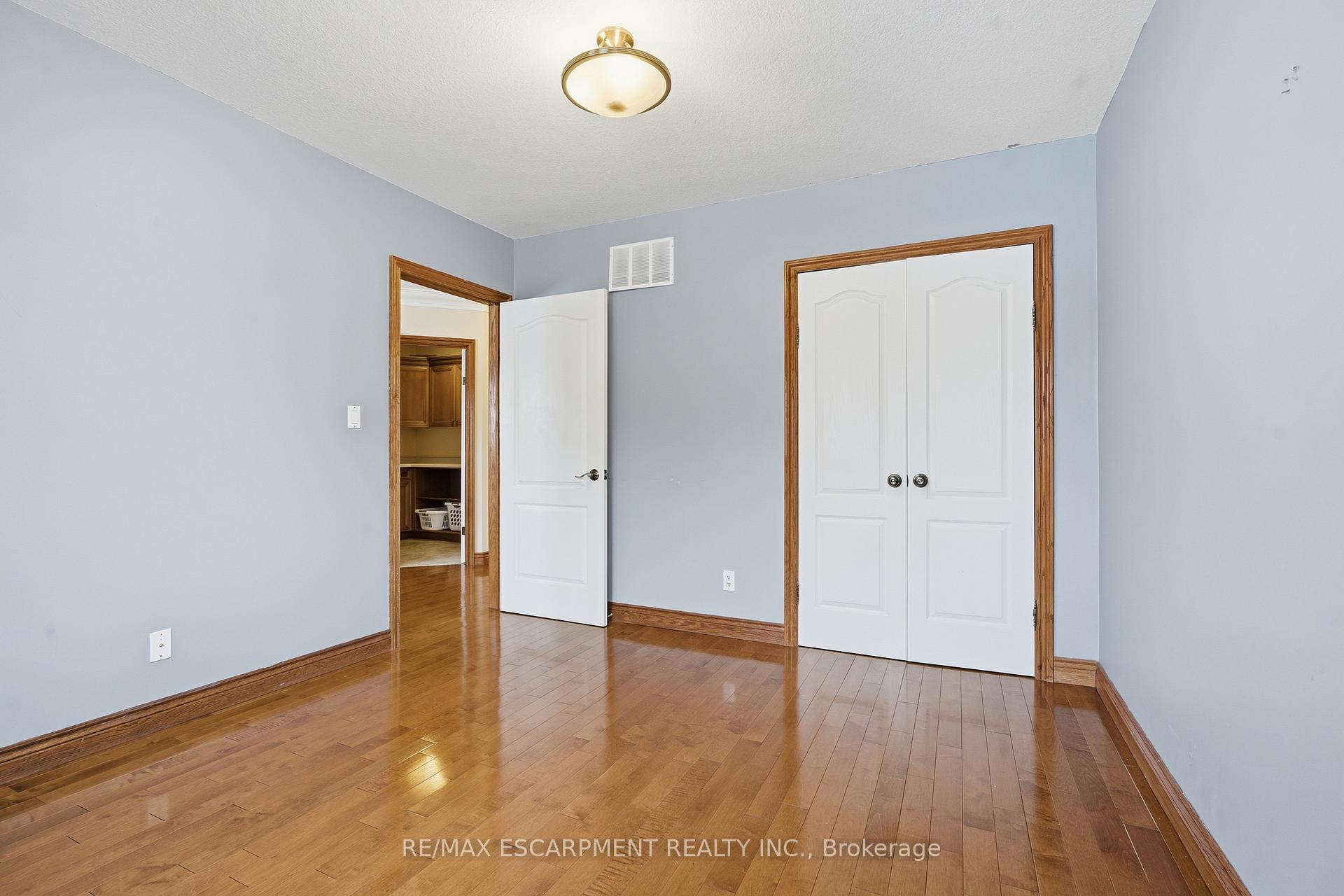 Photo 23 of 4 Lakeside Drive, Hamilton, Lakeshore — HOMEH
