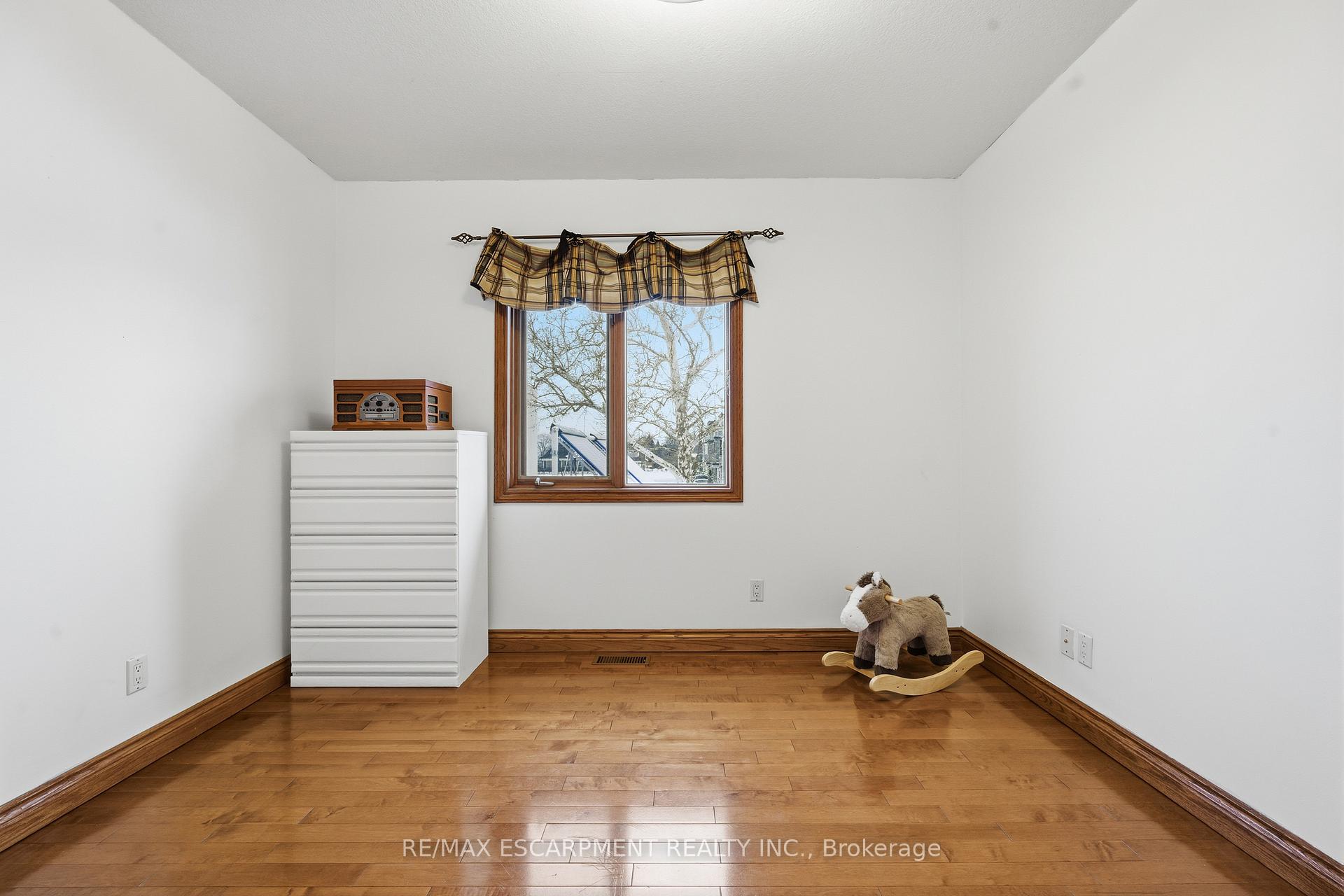 Photo 21 of 4 Lakeside Drive, Hamilton, Lakeshore — HOMEH