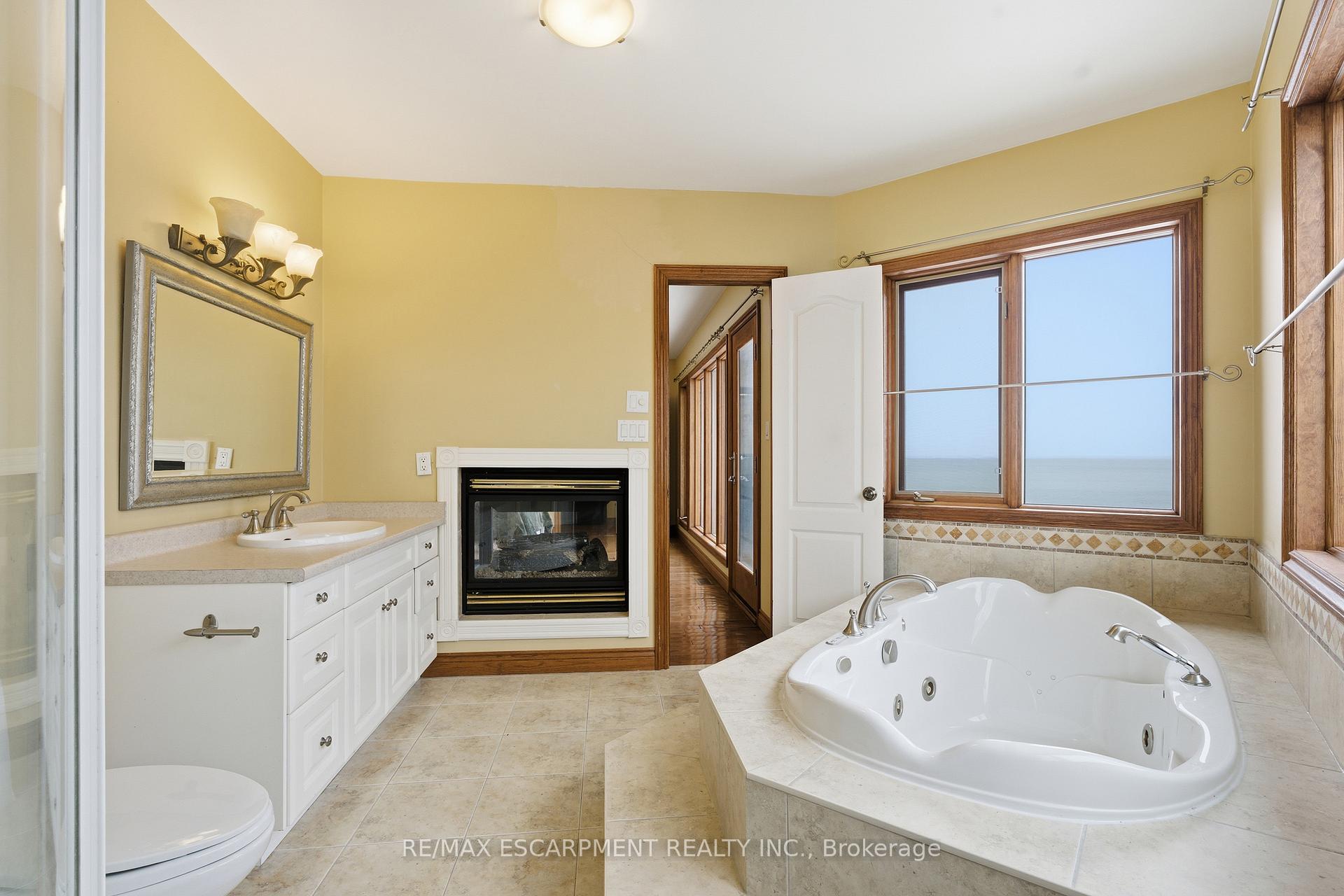 Photo 24 of 4 Lakeside Drive, Hamilton, Lakeshore — HOMEH
