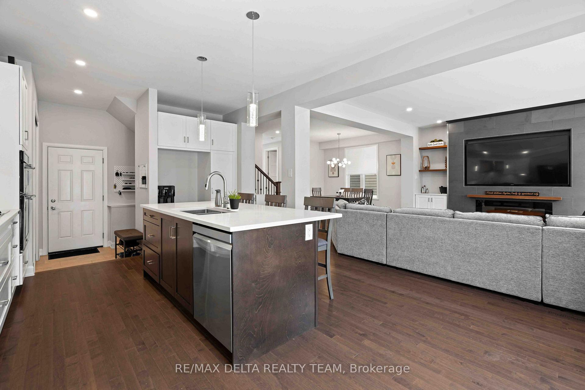 Photo 5 of 58 Hackamore Crescent, Ottawa, Goulbourn Twp From Franktown Rd/South To Rideau — HOMEH