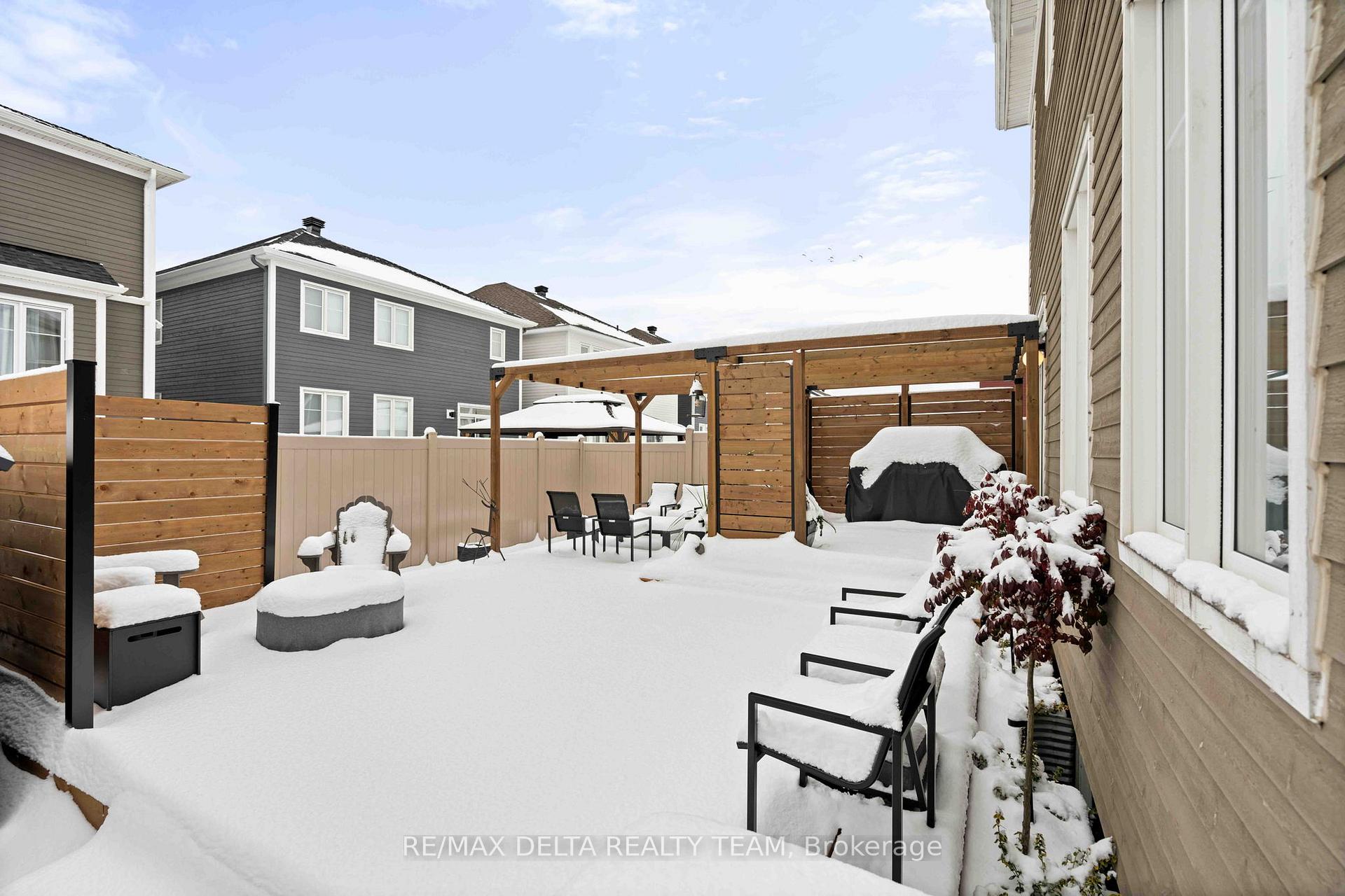 Photo 18 of 58 Hackamore Crescent, Ottawa, Goulbourn Twp From Franktown Rd/South To Rideau — HOMEH