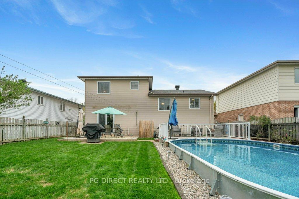 Photo 3 of 443 Meadowvale Crescent, Cornwall — HOMEH
