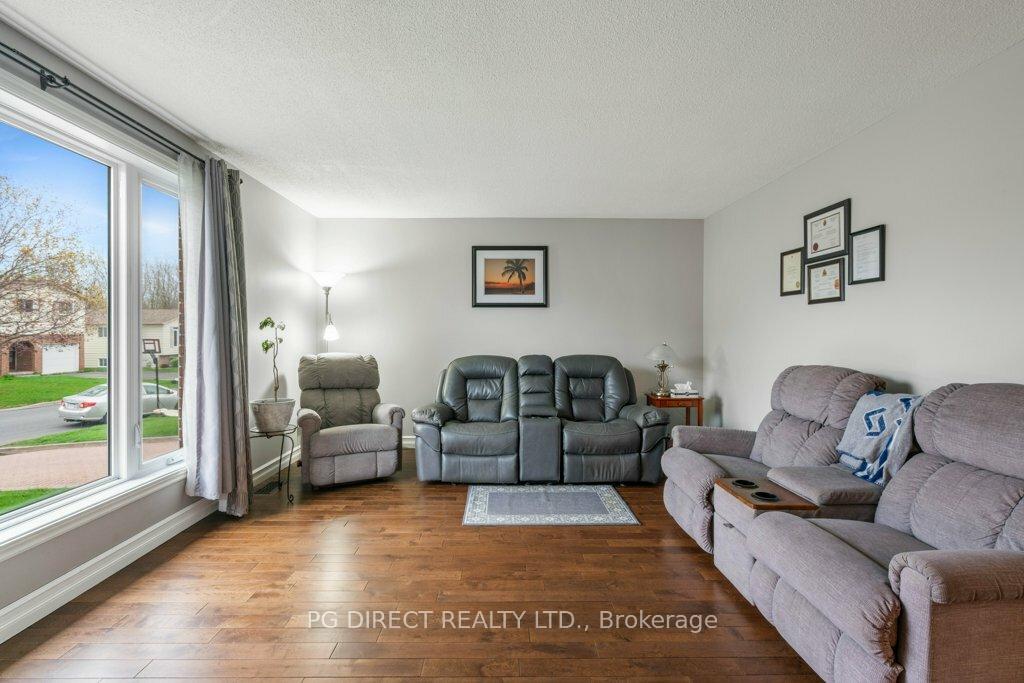 Photo 7 of 443 Meadowvale Crescent, Cornwall — HOMEH