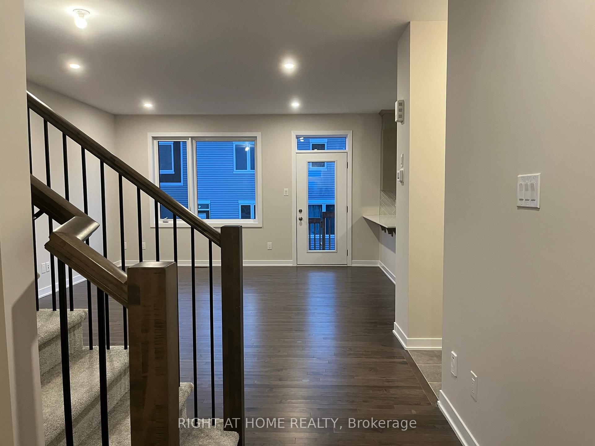 Photo 5 of 4106 Obsidian Street, Ottawa, Barrhaven - Half Moon Bay — HOMEH