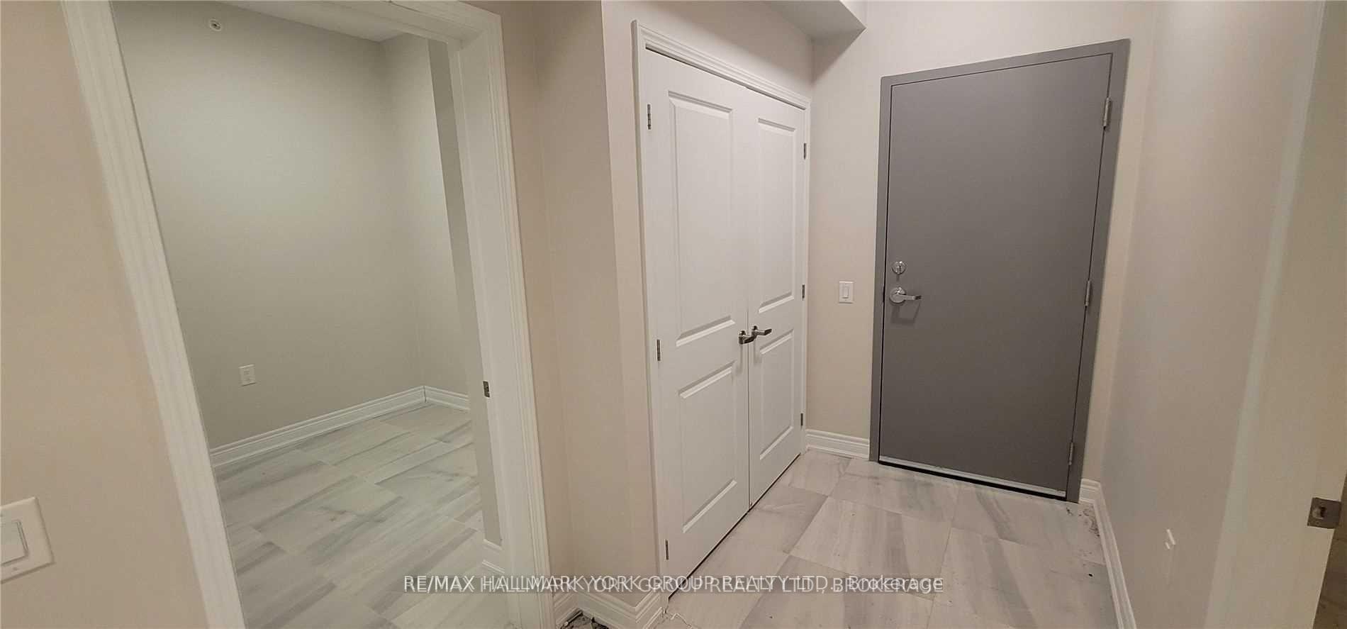 Photo 5 of Unit 102, 32 Wellington Street E, Aurora, Aurora Village — HOMEH
