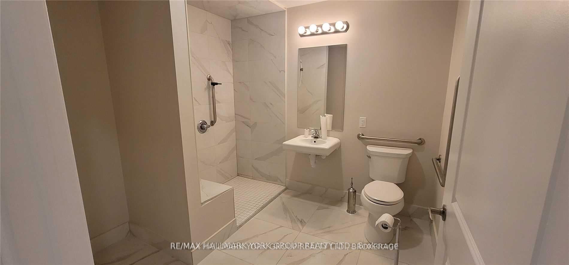 Photo 4 of Unit 102, 32 Wellington Street E, Aurora, Aurora Village — HOMEH