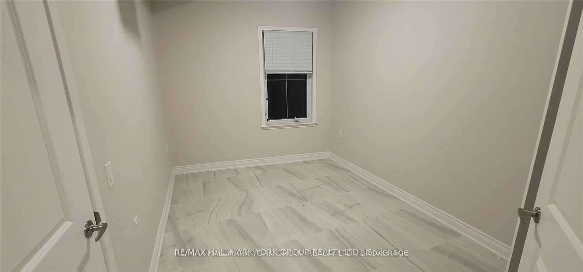 Photo 7 of Unit 102, 32 Wellington Street E, Aurora, Aurora Village — HOMEH