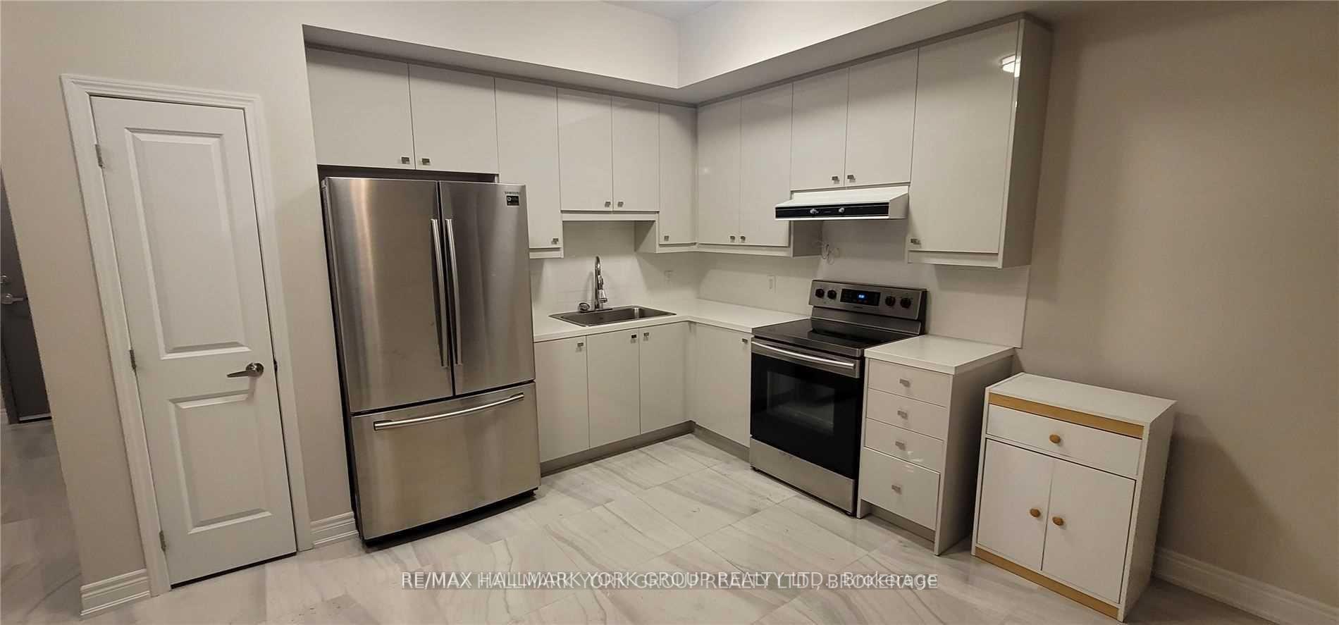 Photo 6 of Unit 102, 32 Wellington Street E, Aurora, Aurora Village — HOMEH