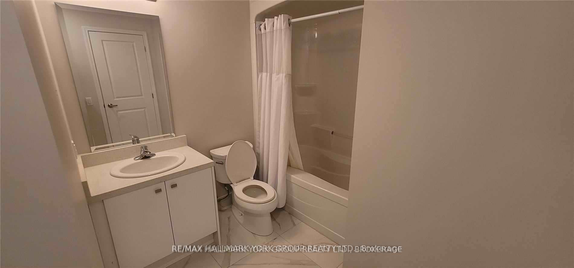 Photo 3 of Unit 102, 32 Wellington Street E, Aurora, Aurora Village — HOMEH