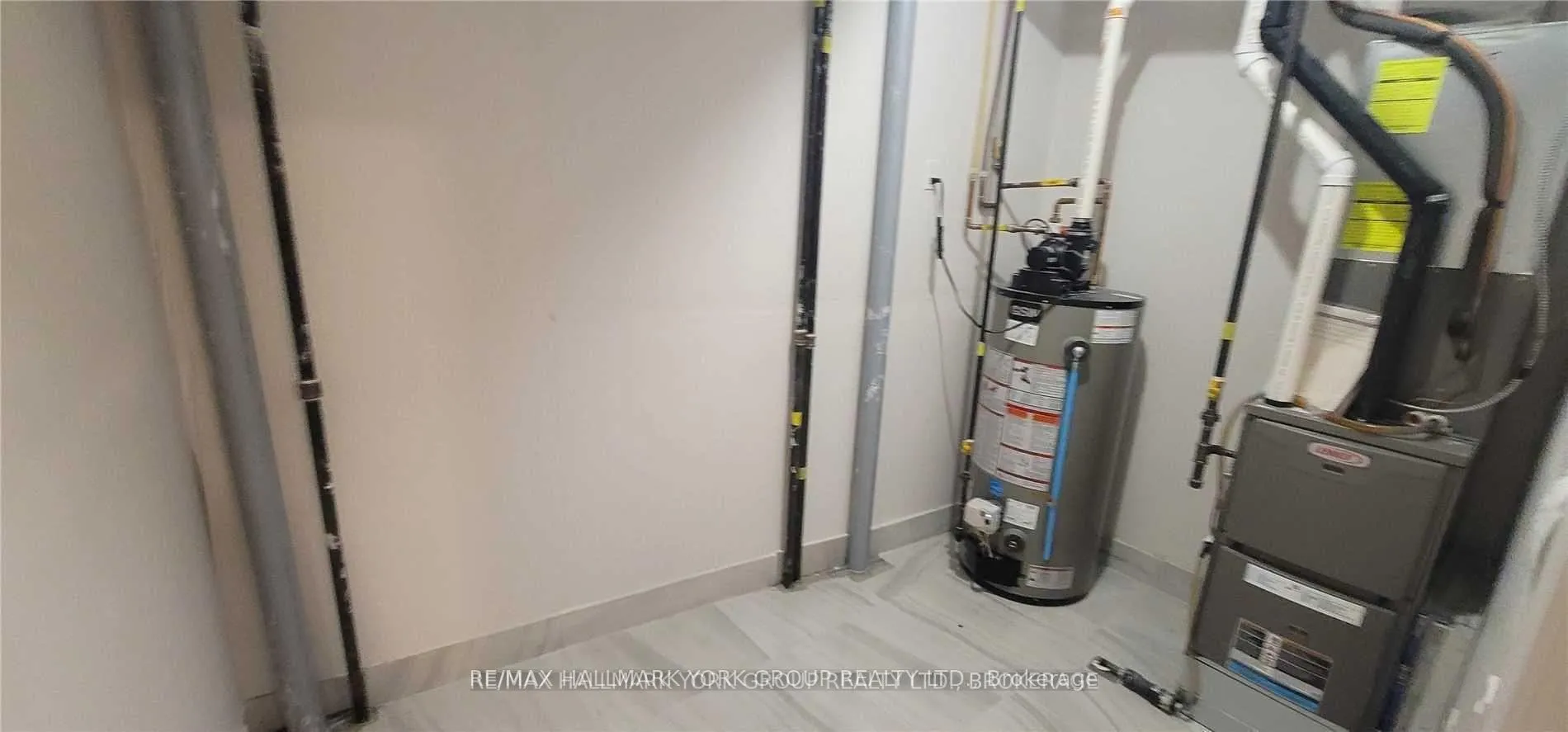 Photo 11 of Unit 102, 32 Wellington Street E, Aurora, Aurora Village — HOMEH