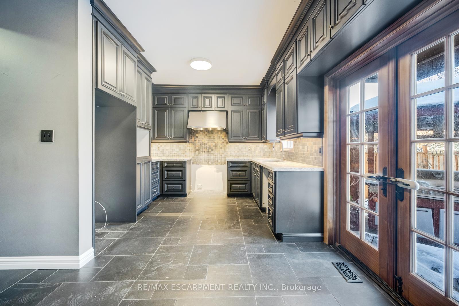 Photo 5 of 69 Stillman Drive, Brampton, Credit Valley — HOMEH