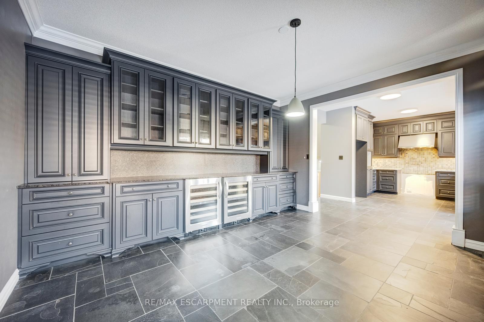 Photo 3 of 69 Stillman Drive, Brampton, Credit Valley — HOMEH