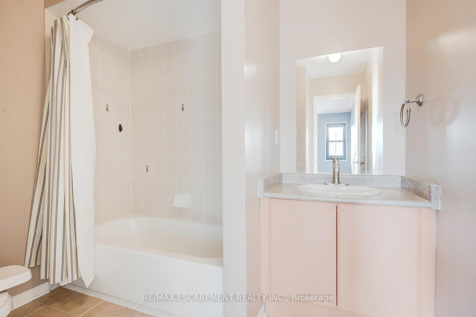 Photo 38 of 69 Stillman Drive, Brampton, Credit Valley — HOMEH