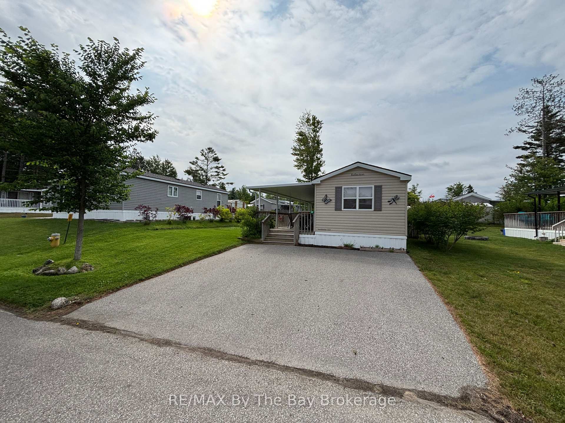 Photo 18 of 17 Chippewa Trail, Wasaga Beach — HOMEH