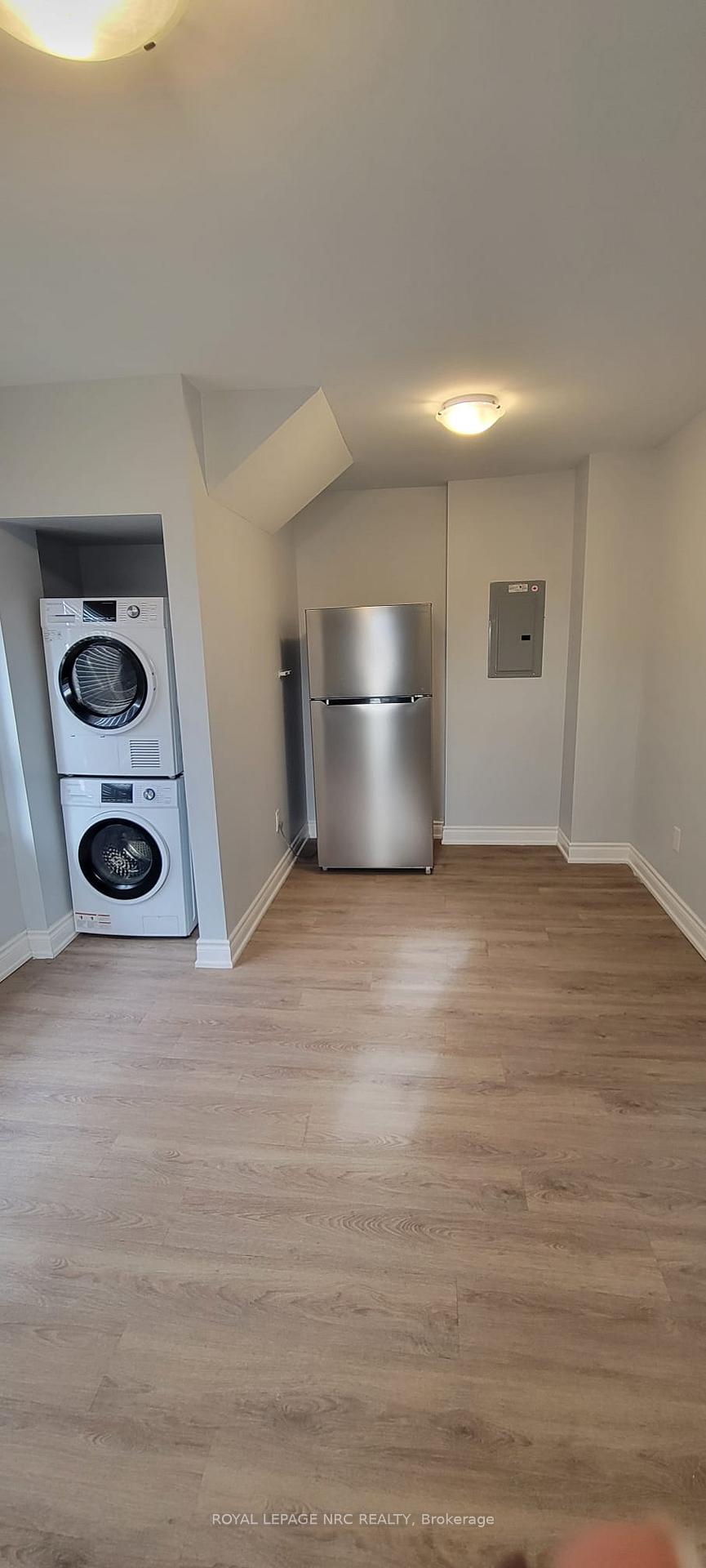 Photo 3 of 27 Lasalle(Main unit) Street E, Welland, Lincoln/Crowland — HOMEH