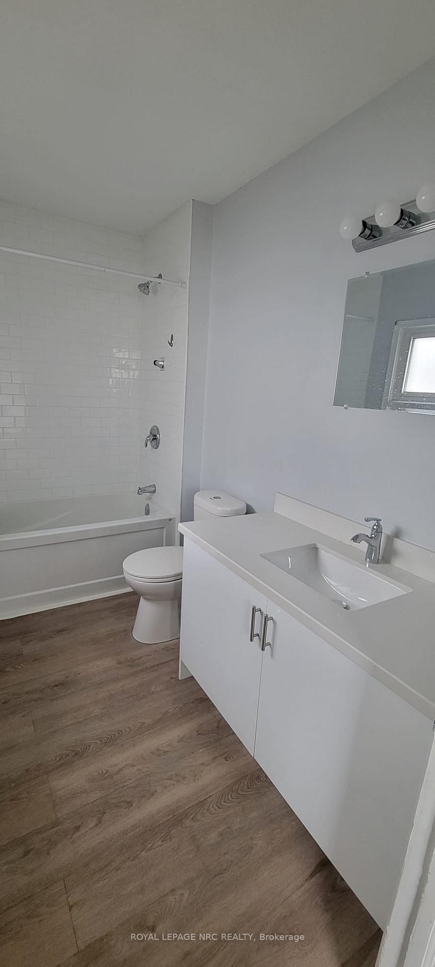 Photo 5 of 27 Lasalle(Main unit) Street E, Welland, Lincoln/Crowland — HOMEH