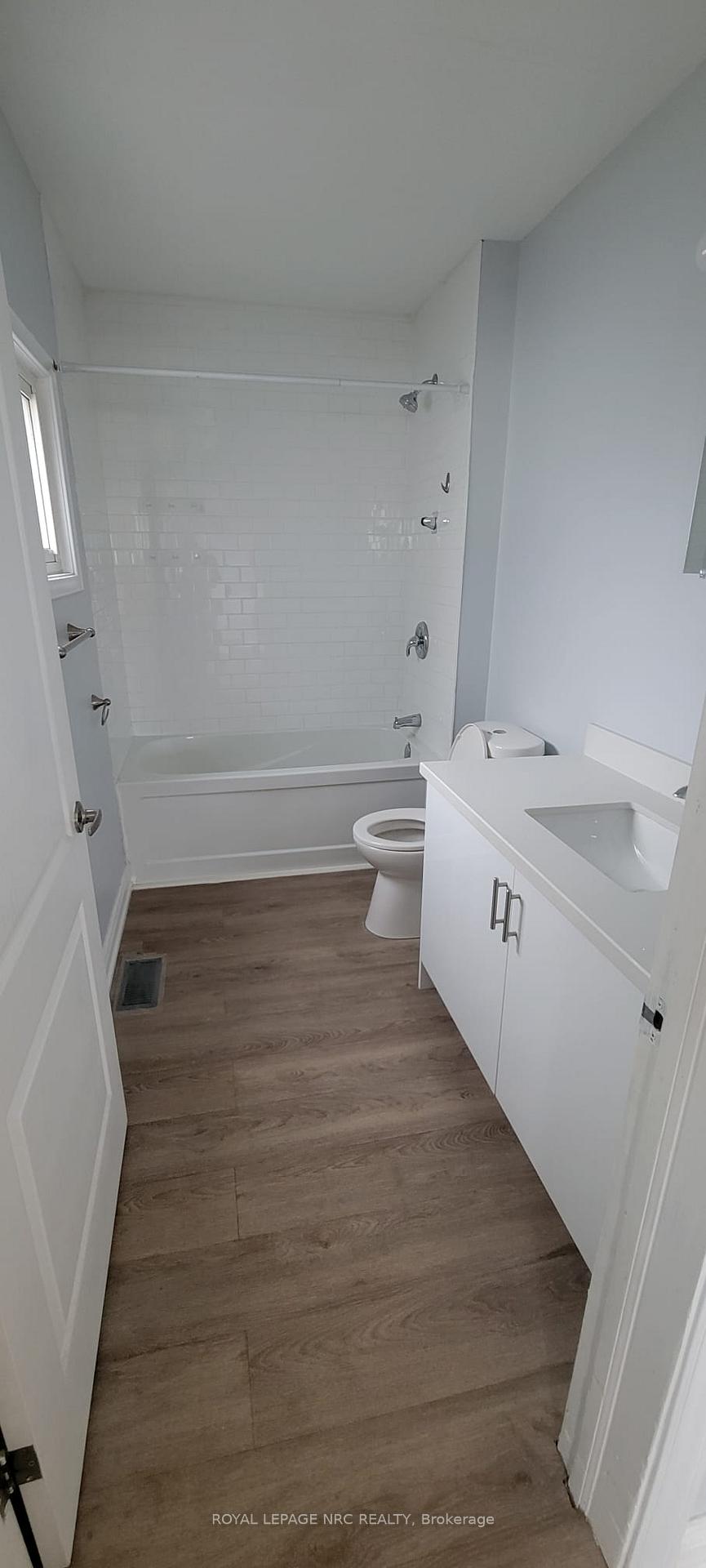 Photo 7 of 27 Lasalle(Main unit) Street E, Welland, Lincoln/Crowland — HOMEH