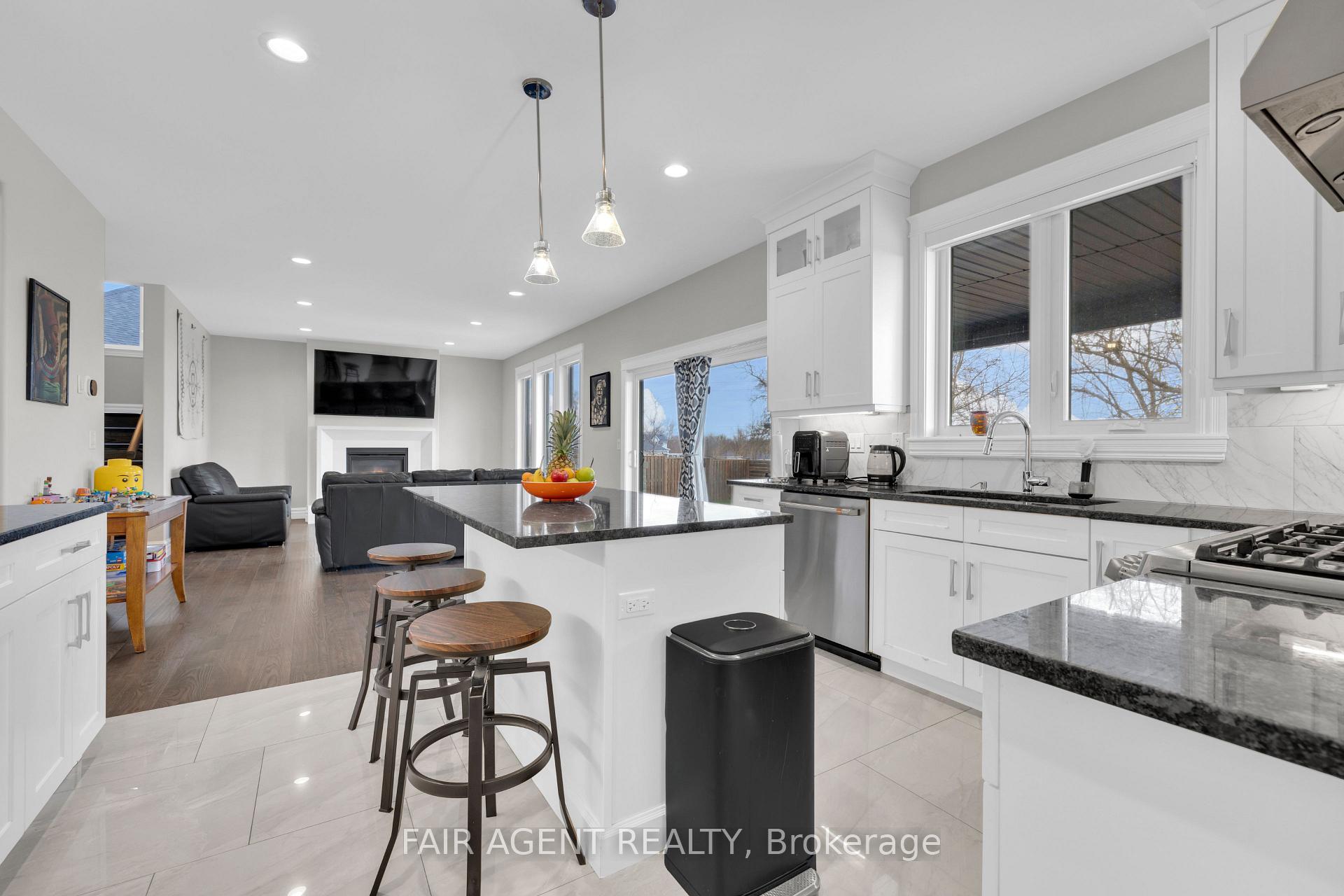 Photo 5 of 418 Pearson Street, Amherstburg — HOMEH