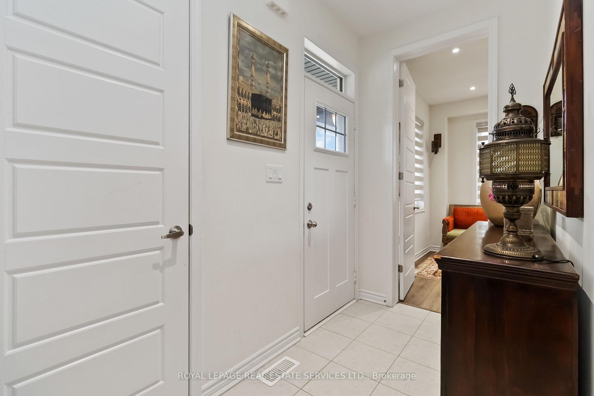 Photo 5 of 1280 Sycamore Garden, Milton, Cobban — HOMEH