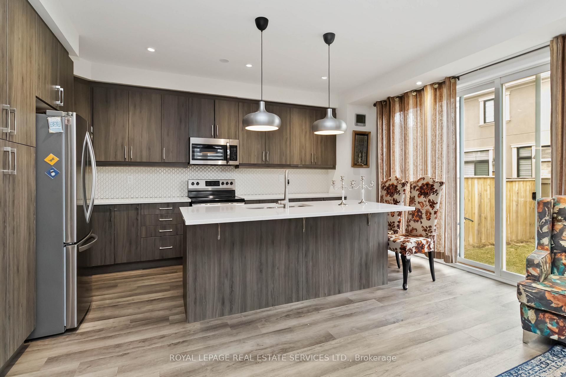 Photo 8 of 1280 Sycamore Garden, Milton, Cobban — HOMEH