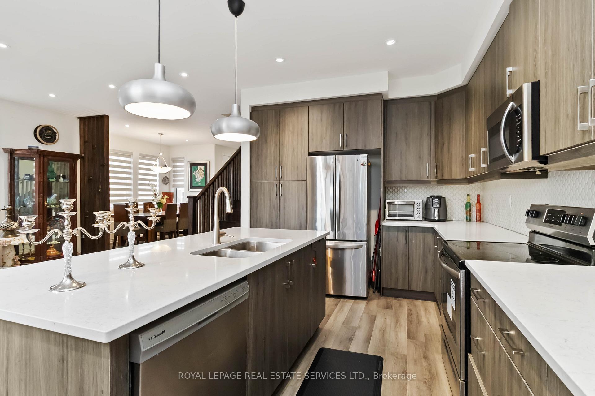 Photo 28 of 1280 Sycamore Garden, Milton, Cobban — HOMEH