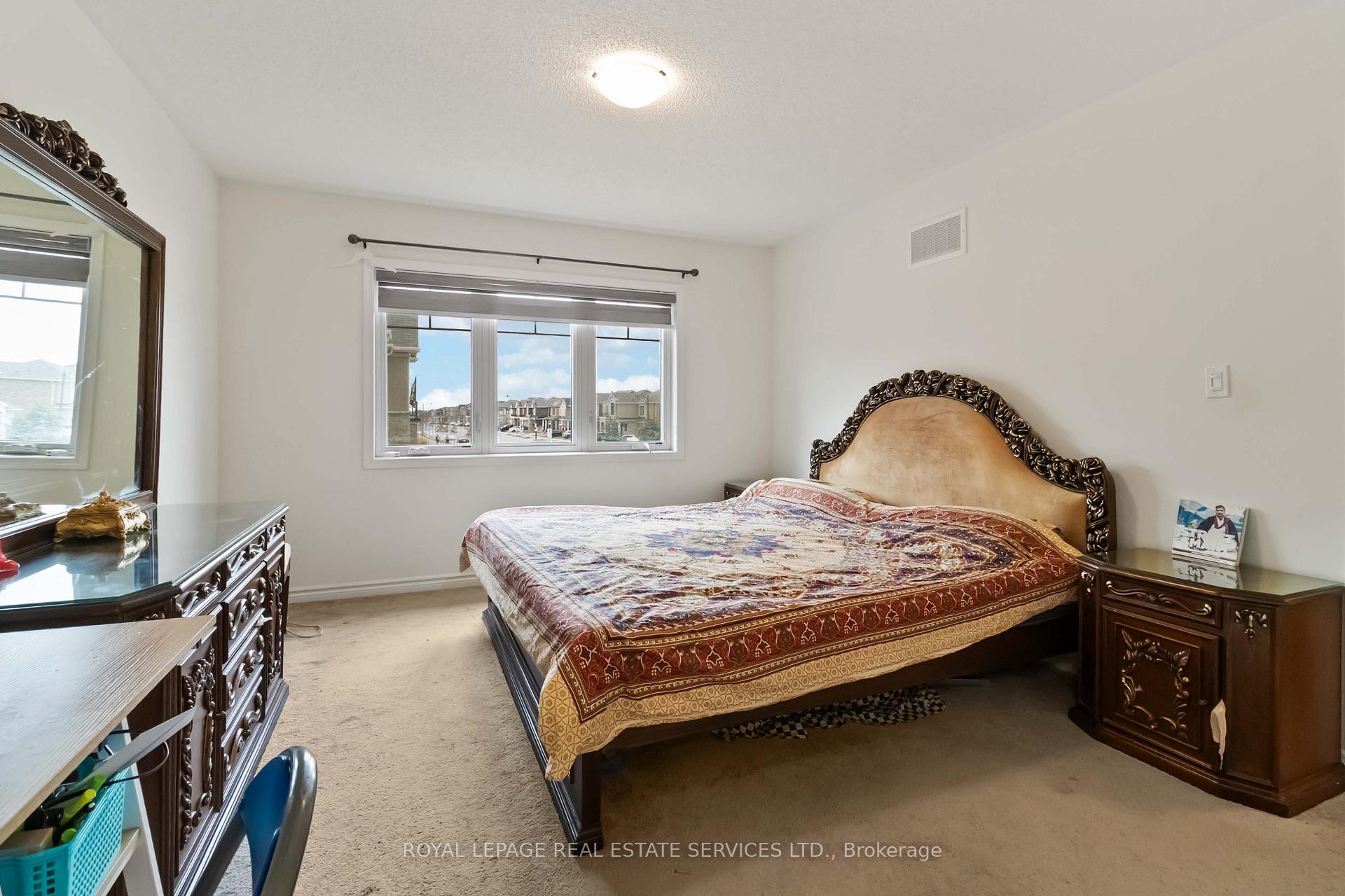 Photo 38 of 1280 Sycamore Garden, Milton, Cobban — HOMEH