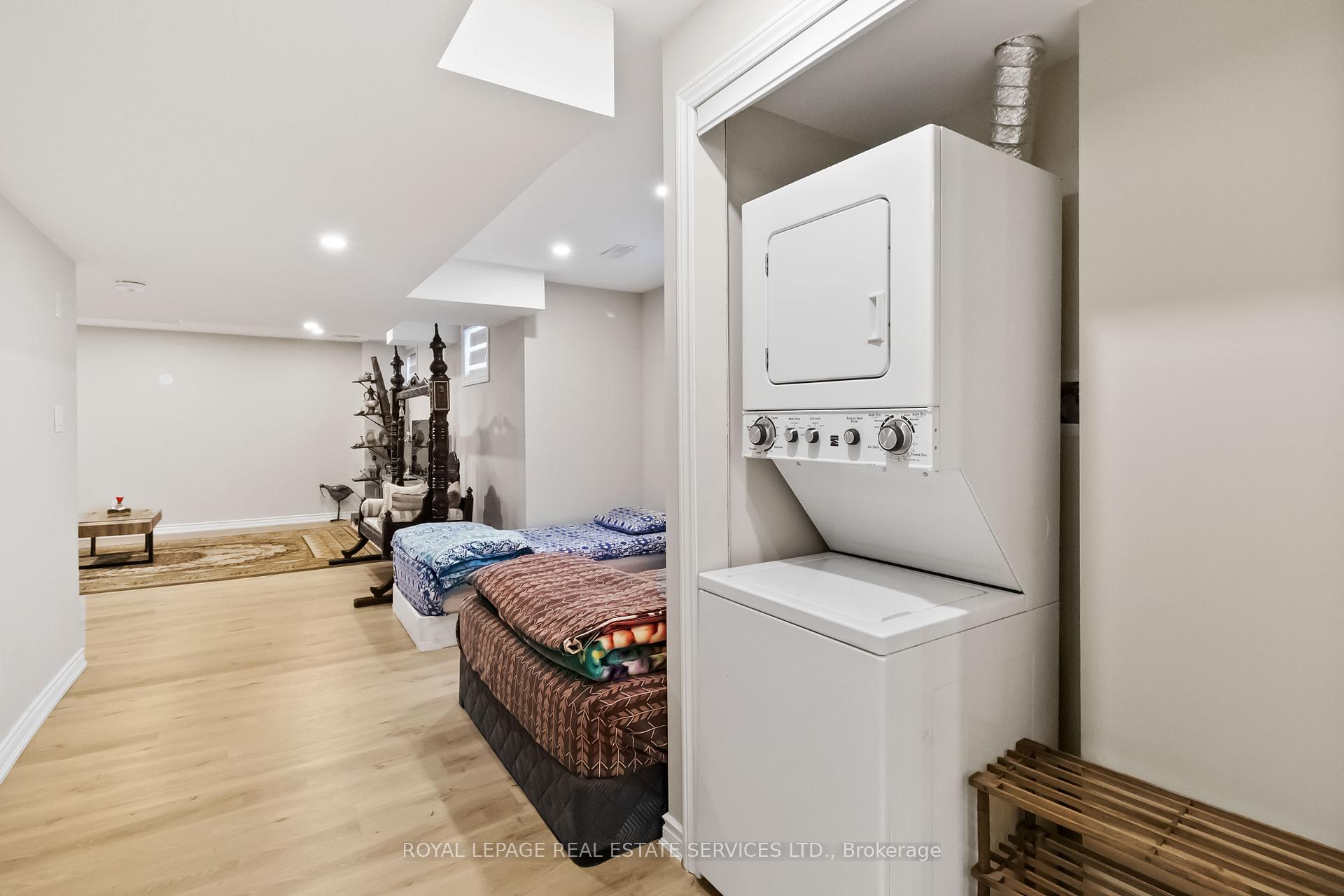 Photo 37 of 1280 Sycamore Garden, Milton, Cobban — HOMEH