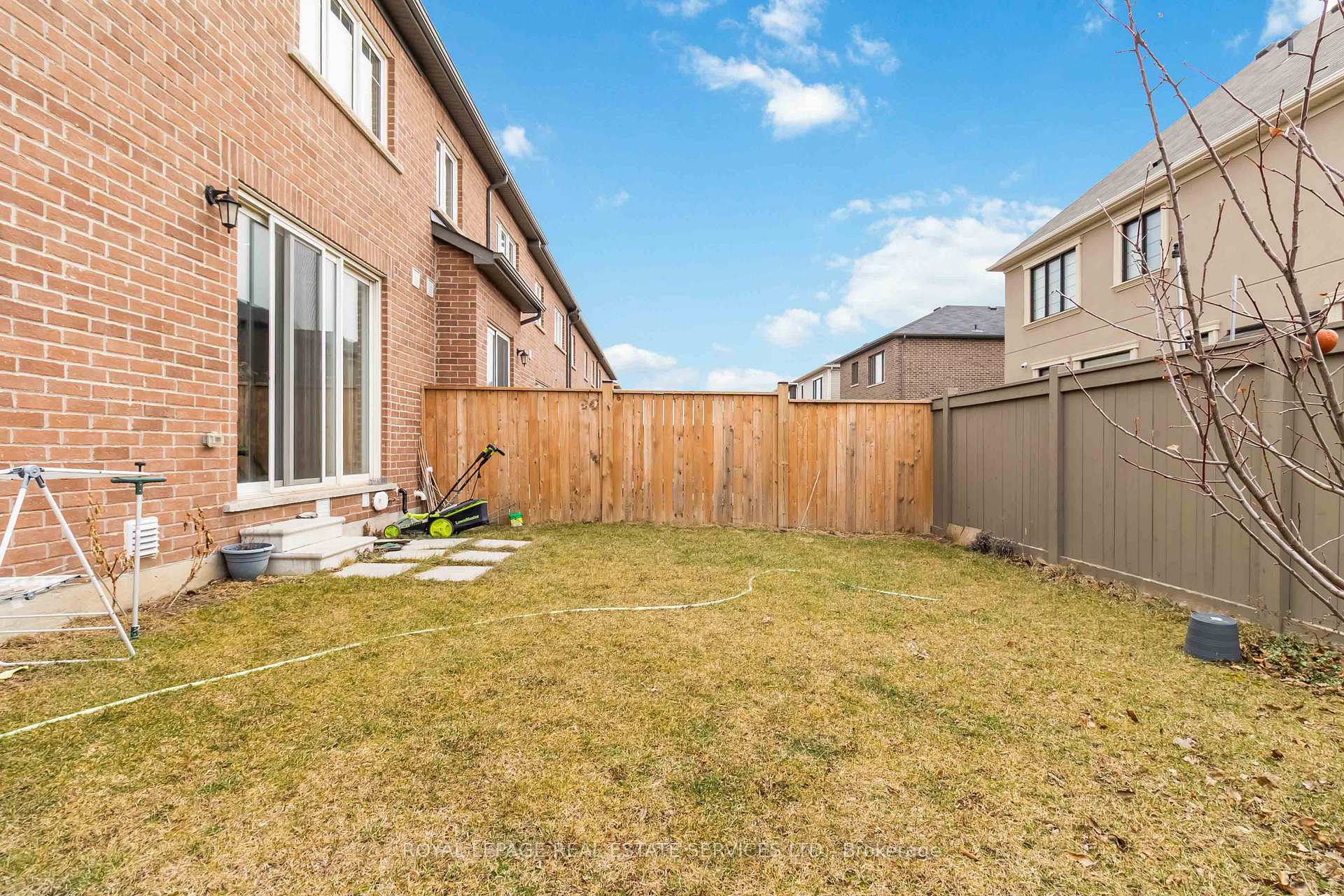 Photo 36 of 1280 Sycamore Garden, Milton, Cobban — HOMEH
