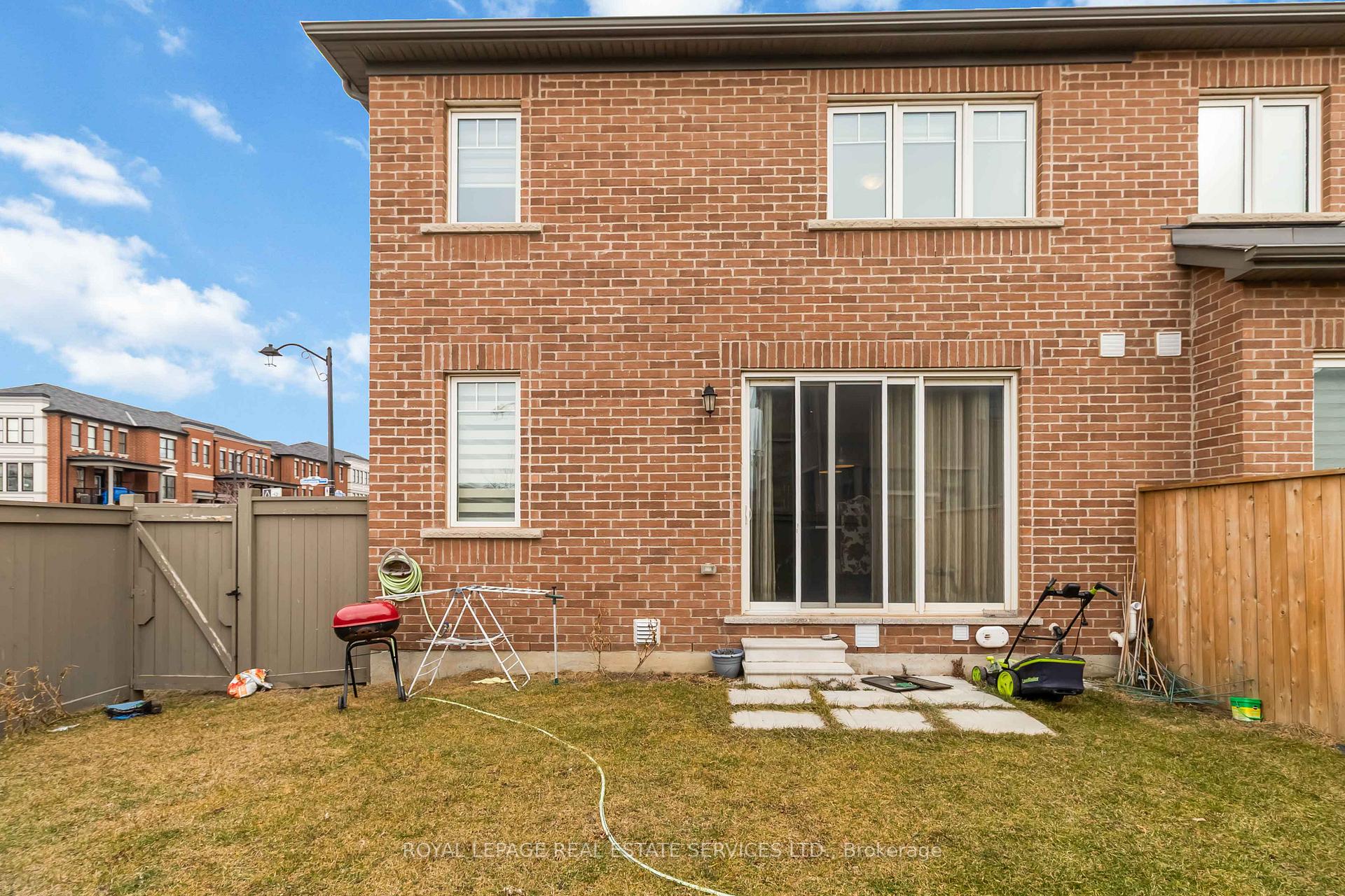 Photo 27 of 1280 Sycamore Garden, Milton, Cobban — HOMEH