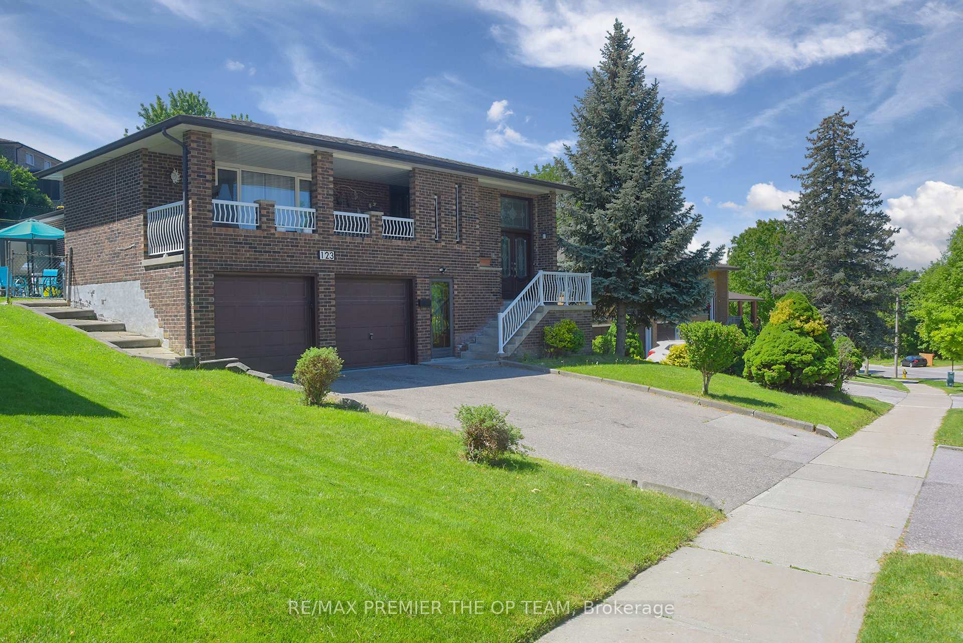 Photo 2 of 123 Willis Road, Vaughan, East Woodbridge — HOMEH