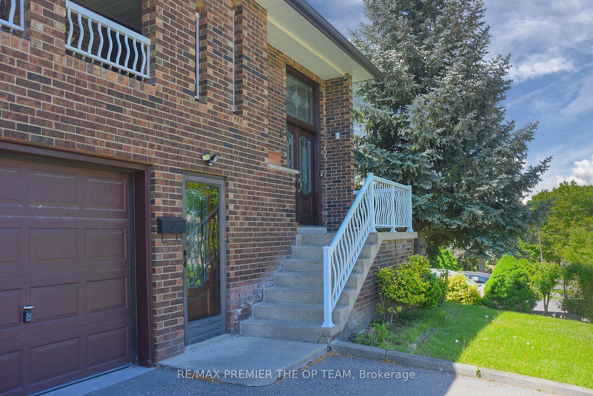 Photo 5 of 123 Willis Road, Vaughan, East Woodbridge — HOMEH