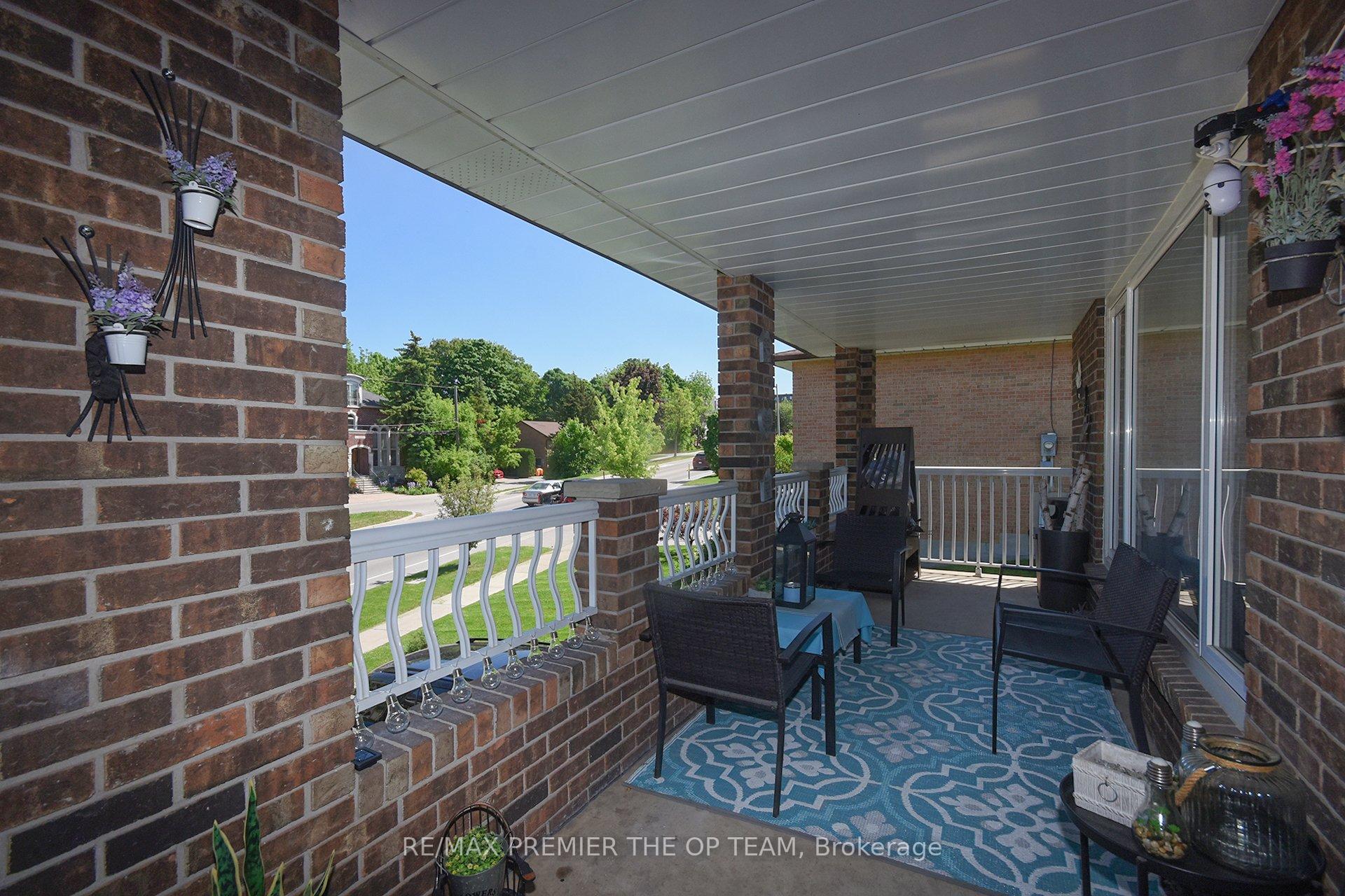 Photo 3 of 123 Willis Road, Vaughan, East Woodbridge — HOMEH