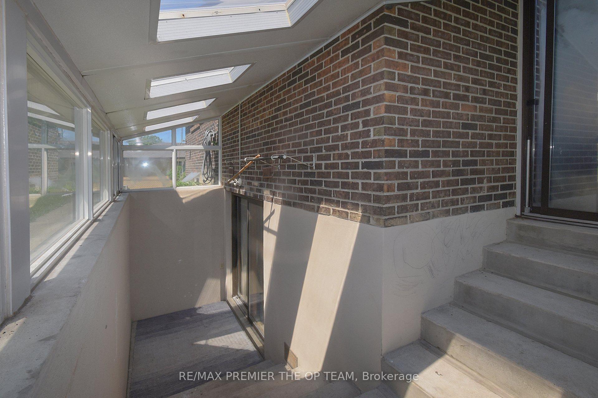 Photo 4 of 123 Willis Road, Vaughan, East Woodbridge — HOMEH