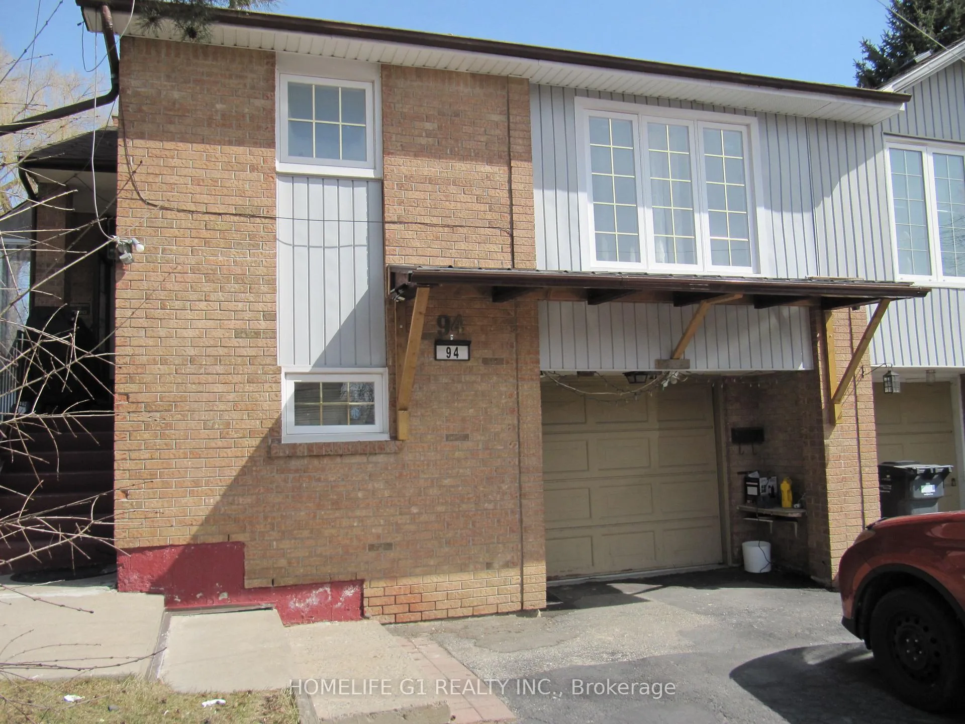 Photo 2 of 94 Leacrest Street, Brampton, Westgate — HOMEH