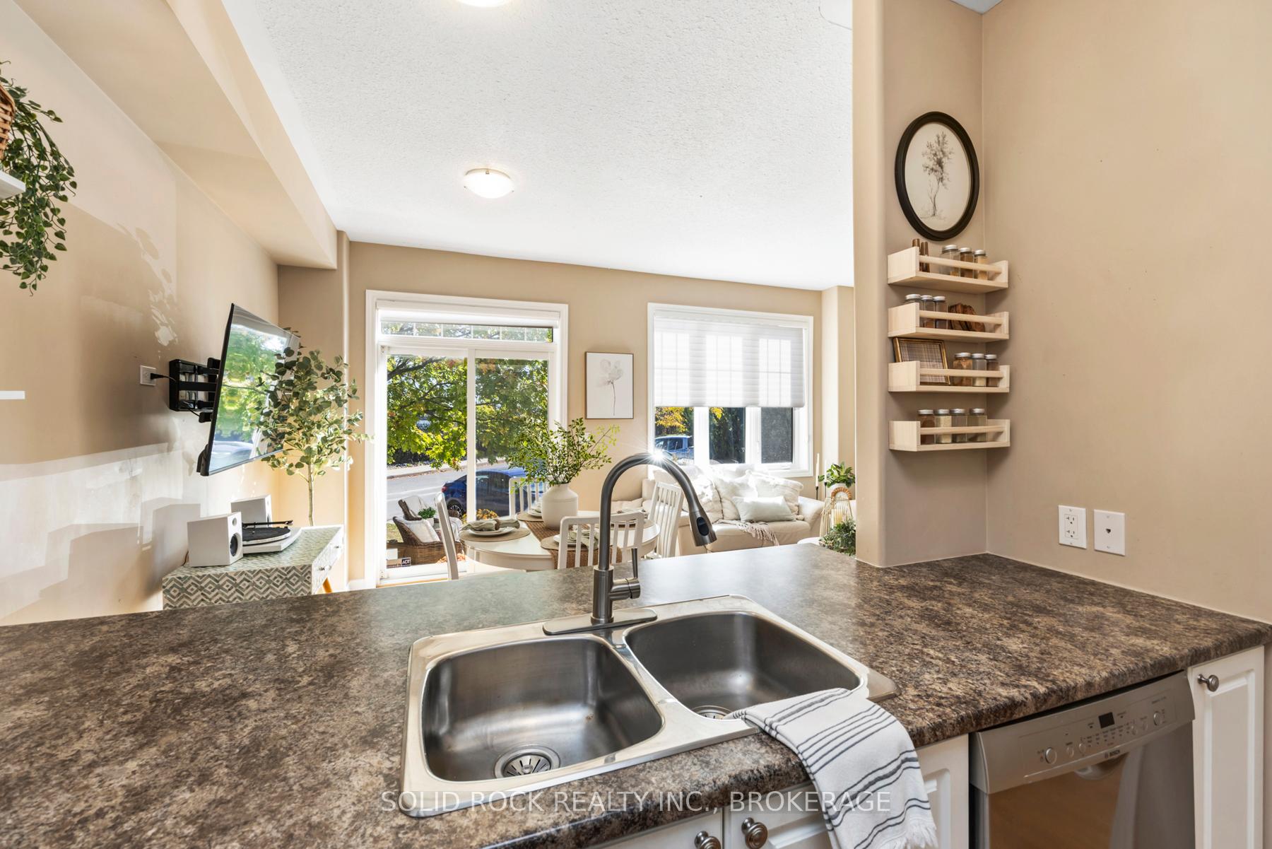 Photo 11 of 905 Ascot Lane, Kingston, Rideau — HOMEH