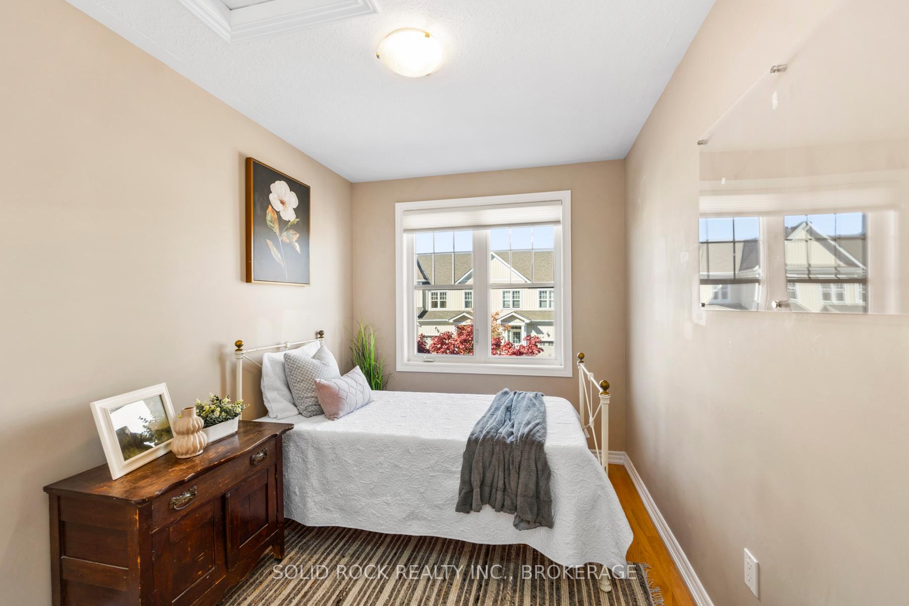 Photo 15 of 905 Ascot Lane, Kingston, Rideau — HOMEH