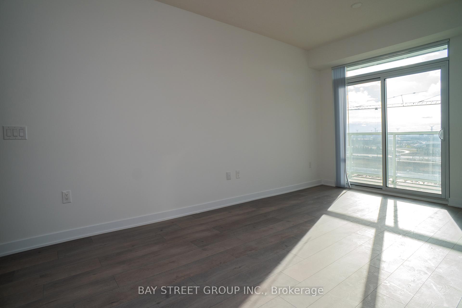 Photo 3 of Unit 906, 10 Honeycrisp Crescent N, Vaughan, Vaughan Corporate Centre — HOMEH