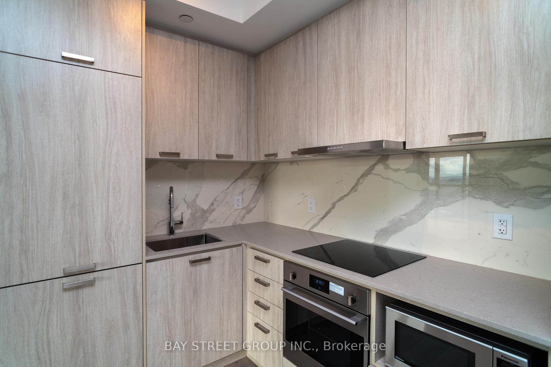 Photo 13 of Unit 906, 10 Honeycrisp Crescent N, Vaughan, Vaughan Corporate Centre — HOMEH