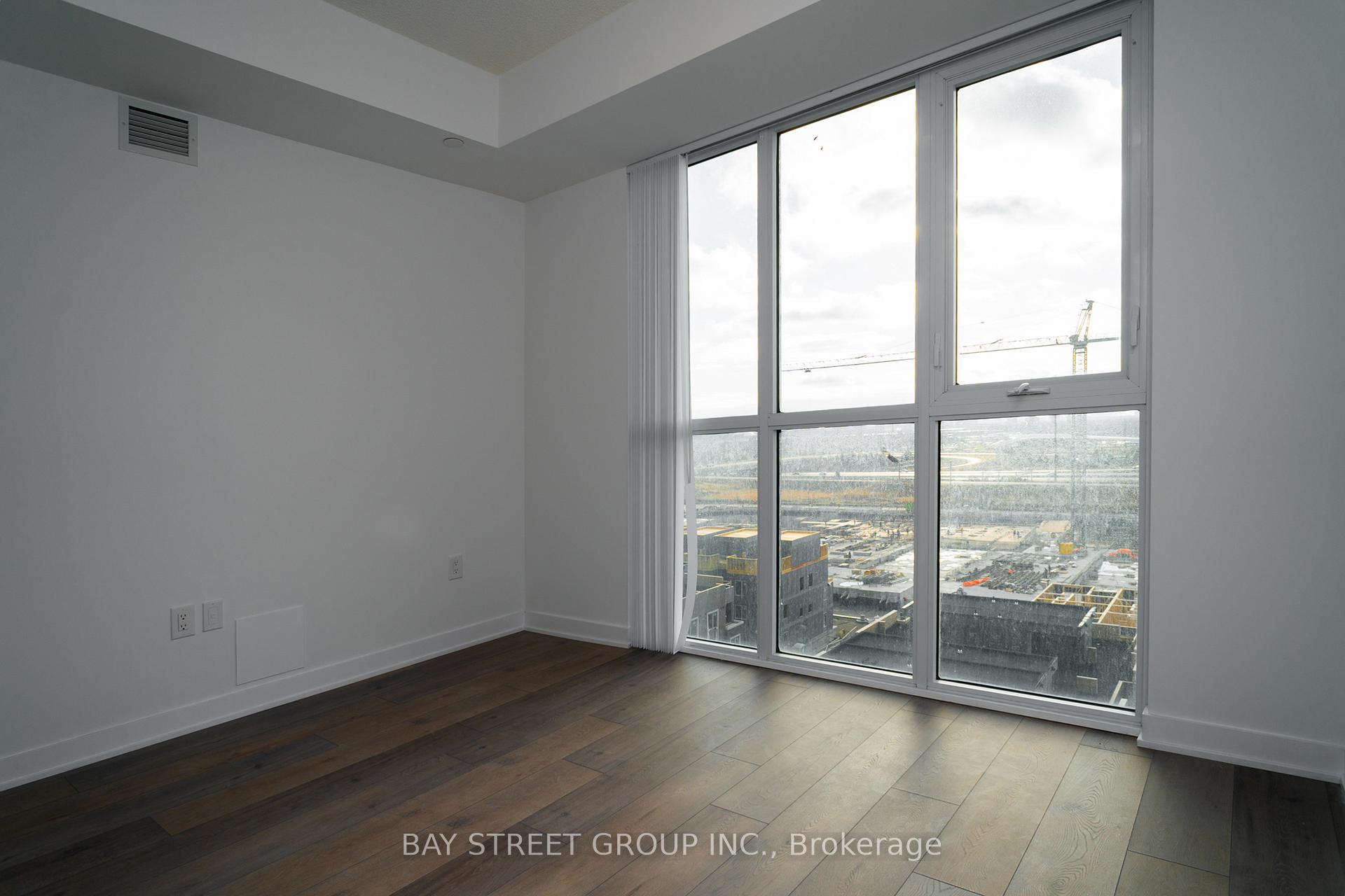 Photo 11 of Unit 906, 10 Honeycrisp Crescent N, Vaughan, Vaughan Corporate Centre — HOMEH