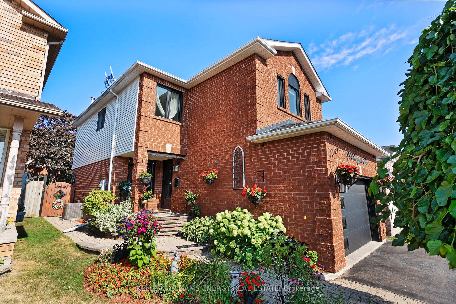 Photo 3 of 99 Bonnycastle Drive, Clarington, Bowmanville — HOMEH