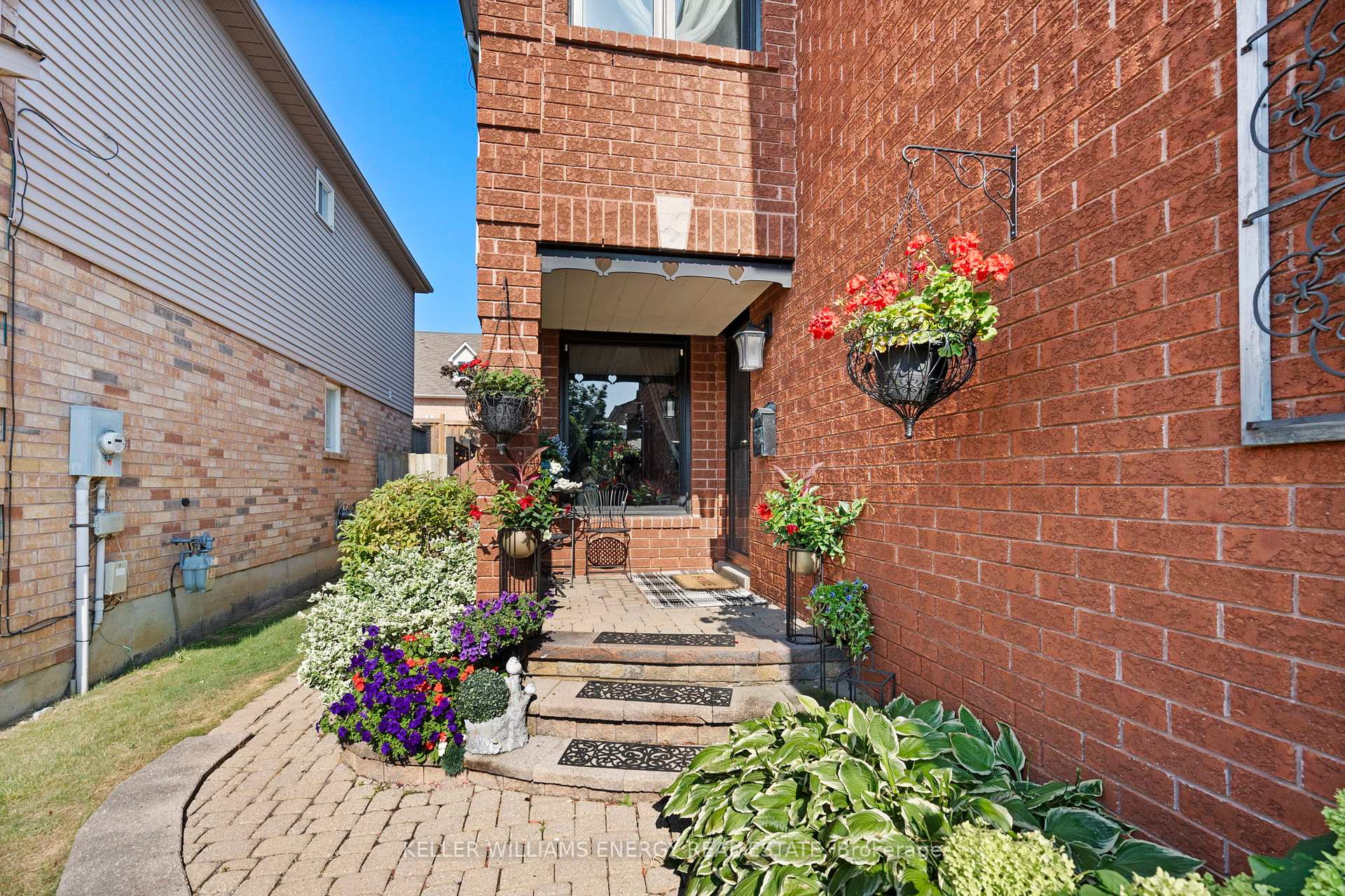 Photo 4 of 99 Bonnycastle Drive, Clarington, Bowmanville — HOMEH