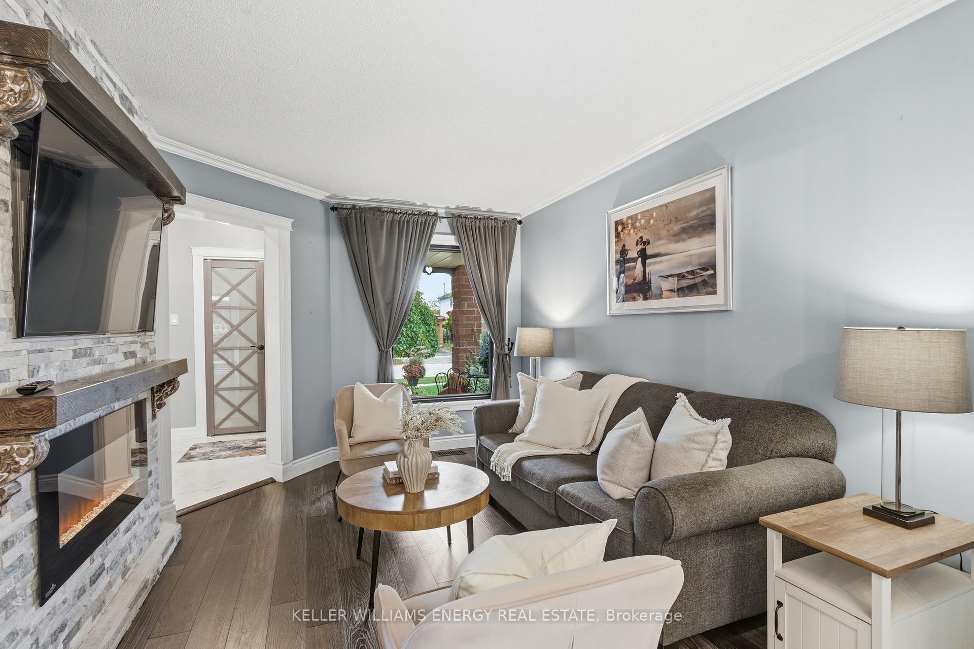 Photo 6 of 99 Bonnycastle Drive, Clarington, Bowmanville — HOMEH