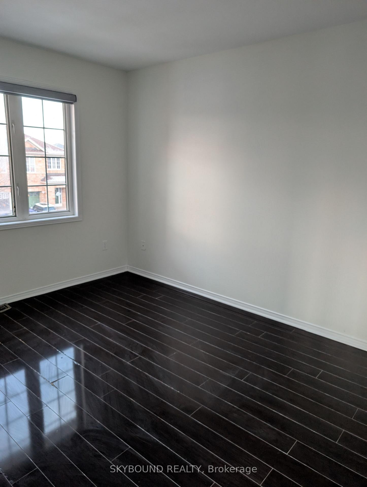 Photo 6 of Unit 1 (Main), 100 Farthingale Crescent, Brampton, Fletcher's Meadow — HOMEH